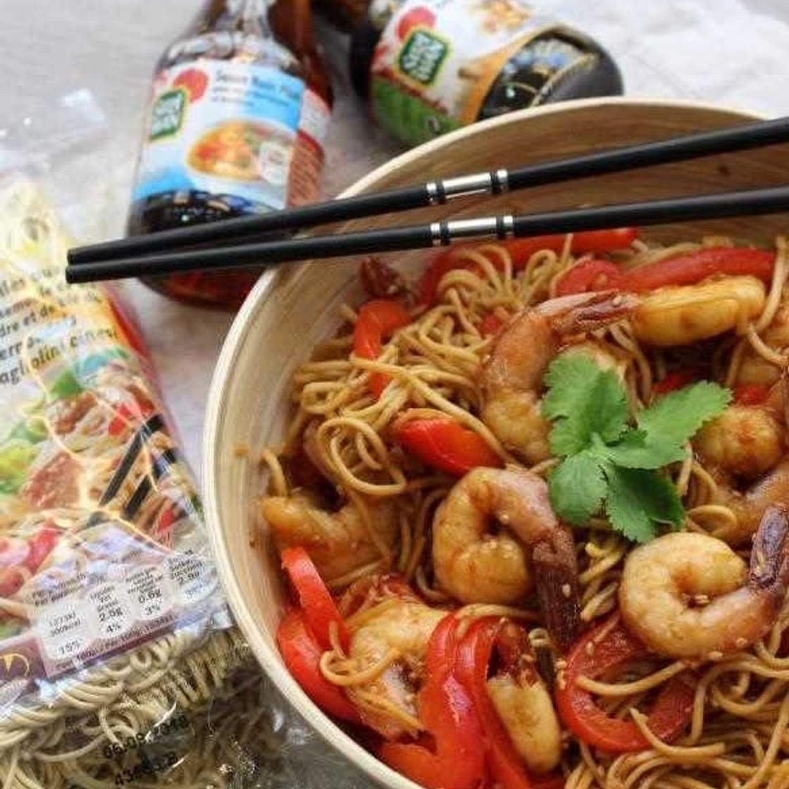 Nouilles sautées aux crevettes caramélisées