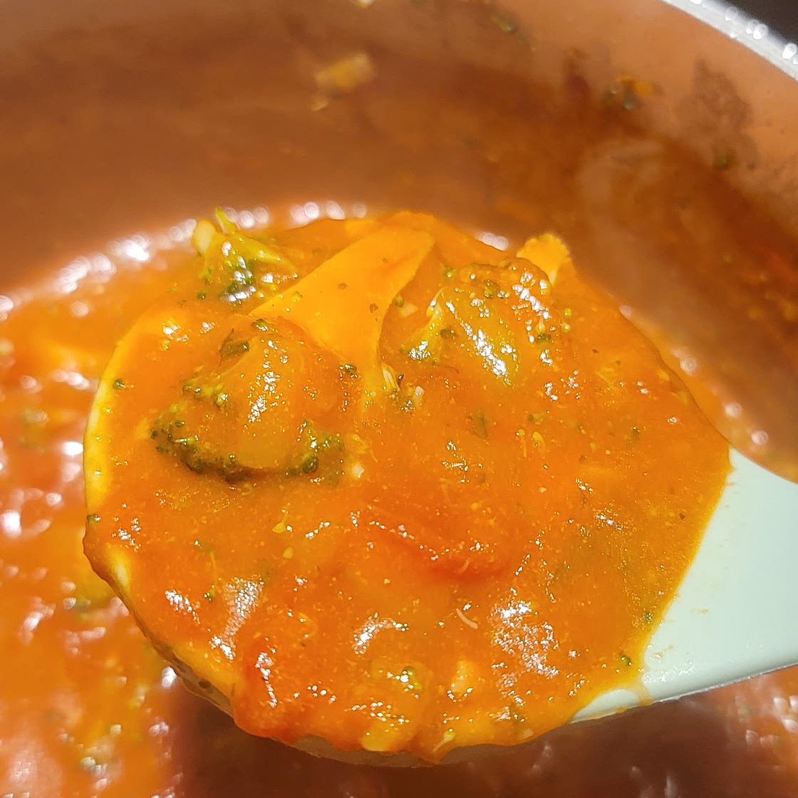 Sauce tomate, brocoli et mozzarella
