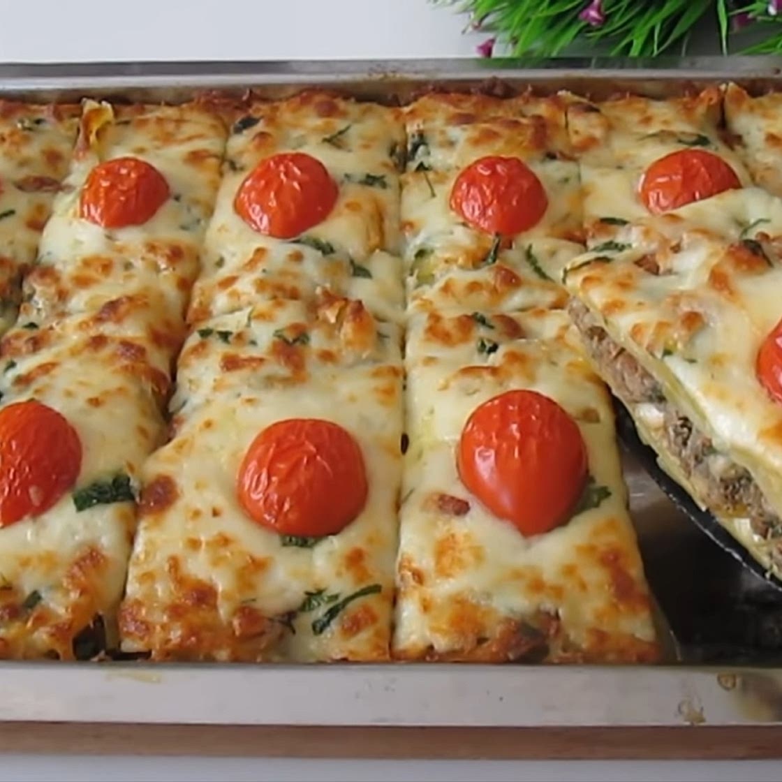 Pastel de carne, patatas, queso y tomate