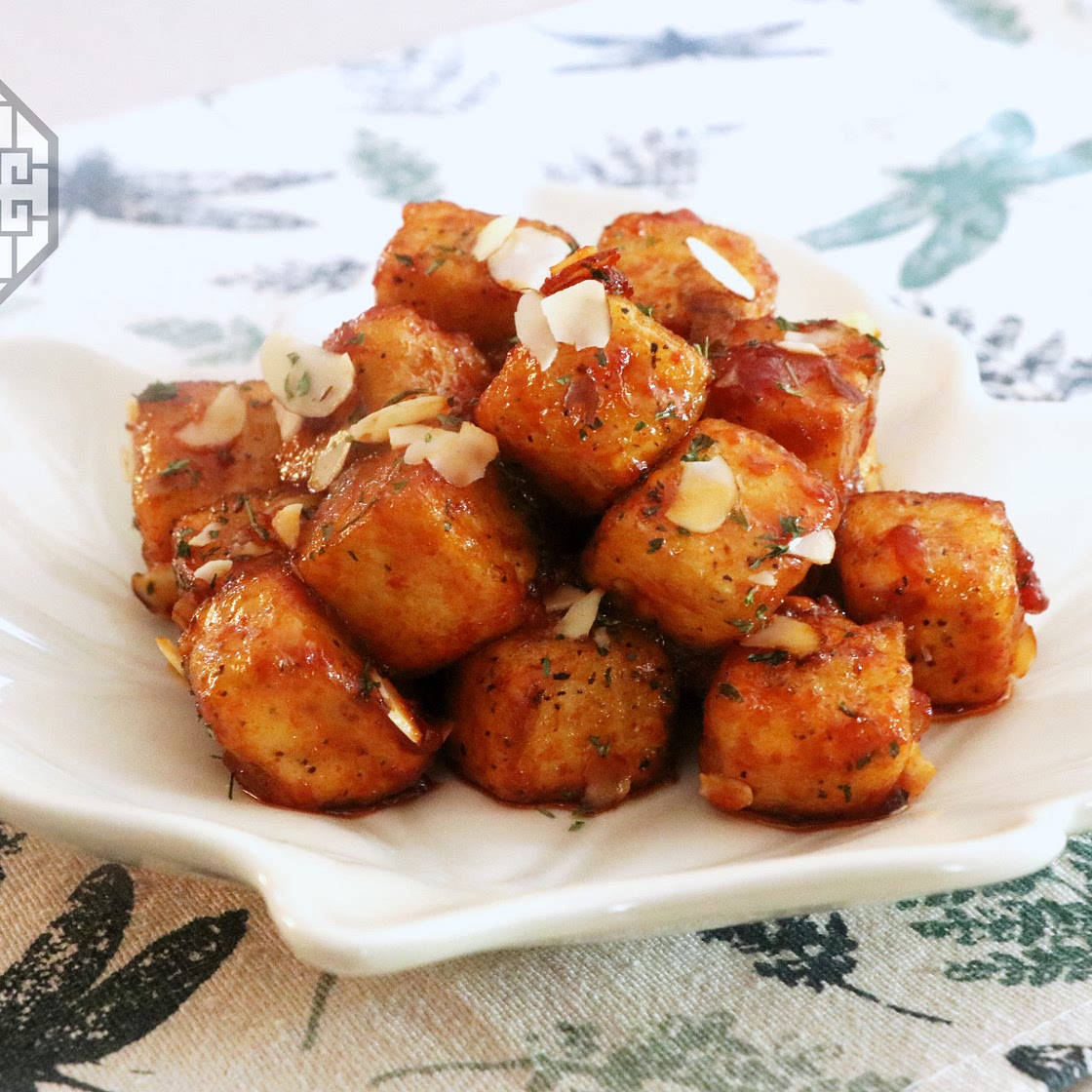Sweet and Spicy Fried Tofu (두부 강정, DuBu GangJeong) | Aeri's Kitchen