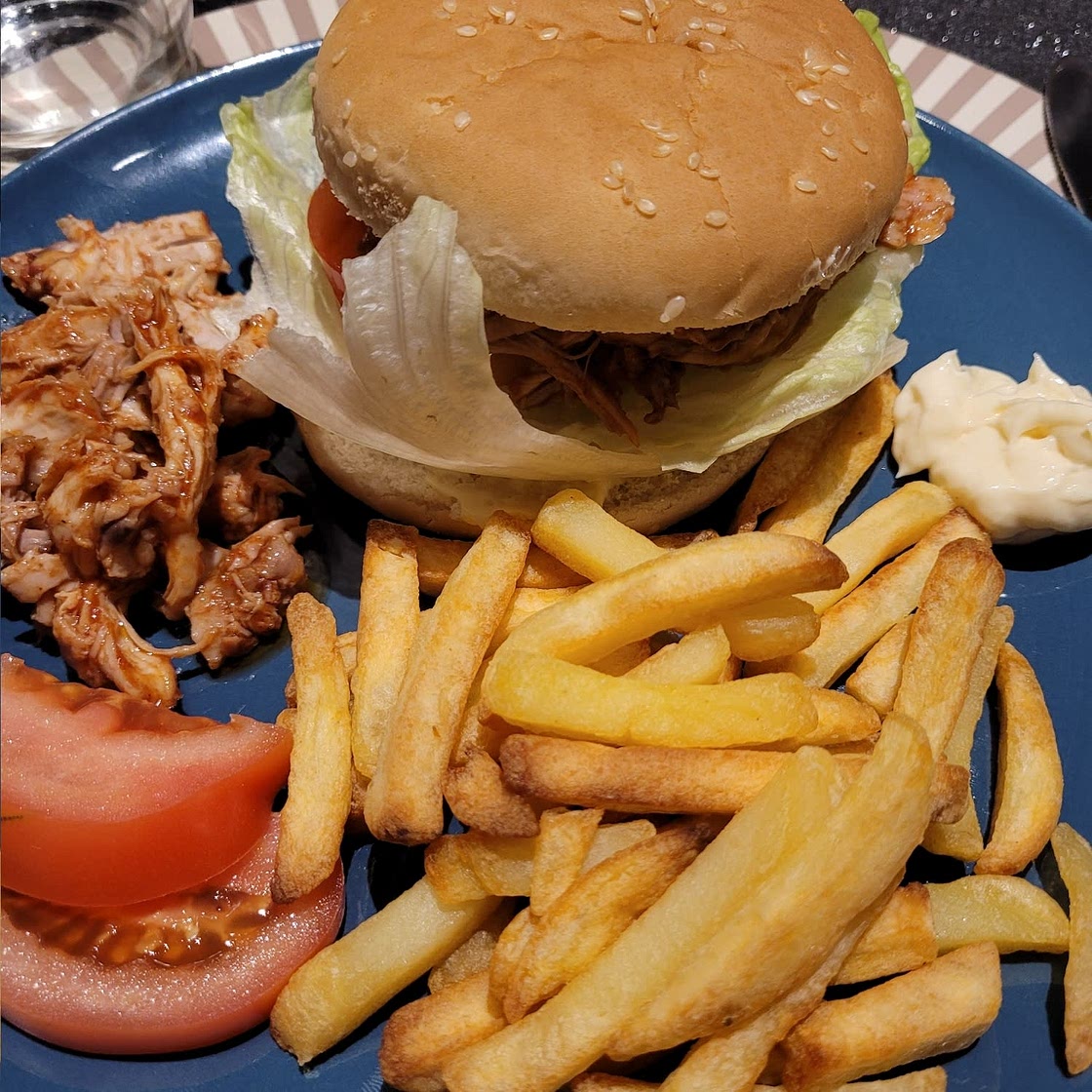 Slimming World’s BBQ pulled chicken burger and chips