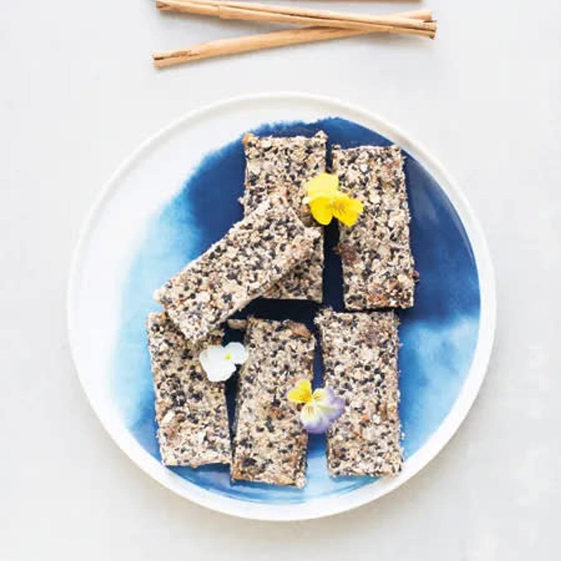 Fig and cinnamon porridge bars