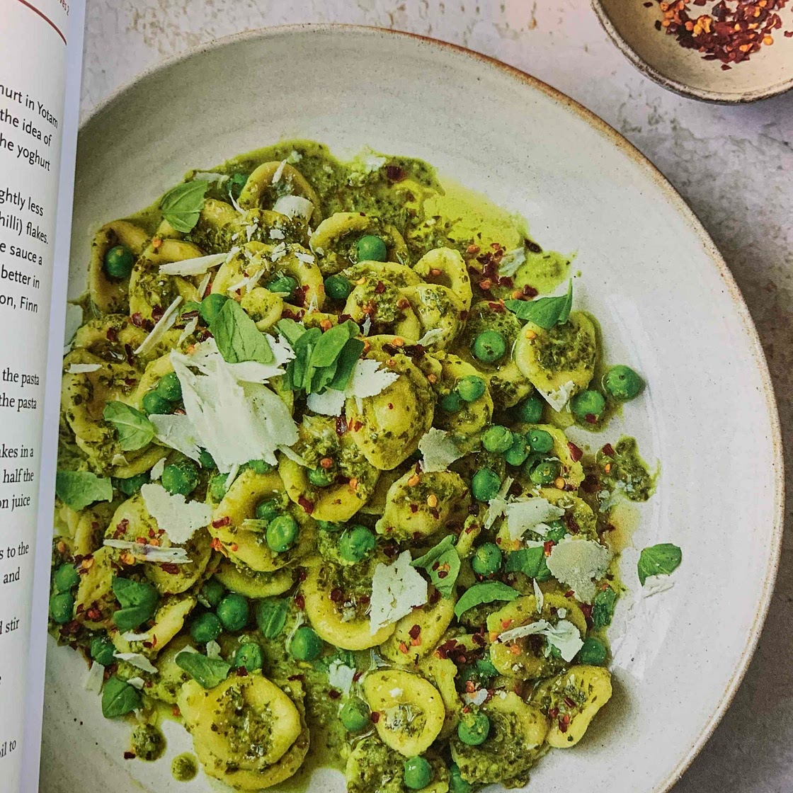 Green yoghurt pasta
