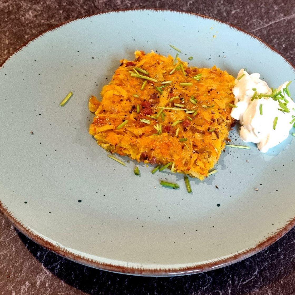 Kürbis-Kartoffel-Rösti mit Schmand