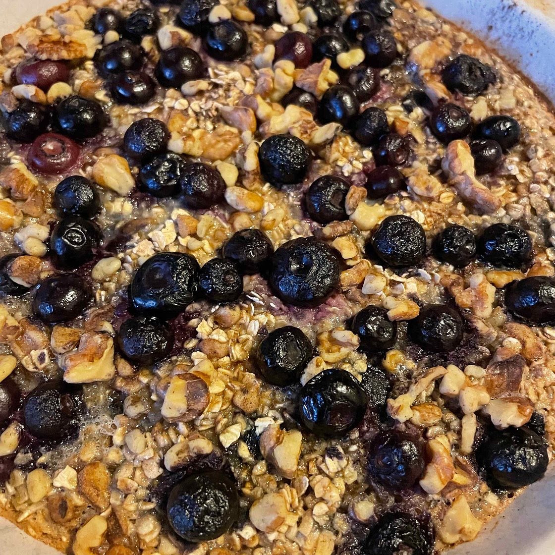 Baked Oatmeal with Blueberries and Bananas
