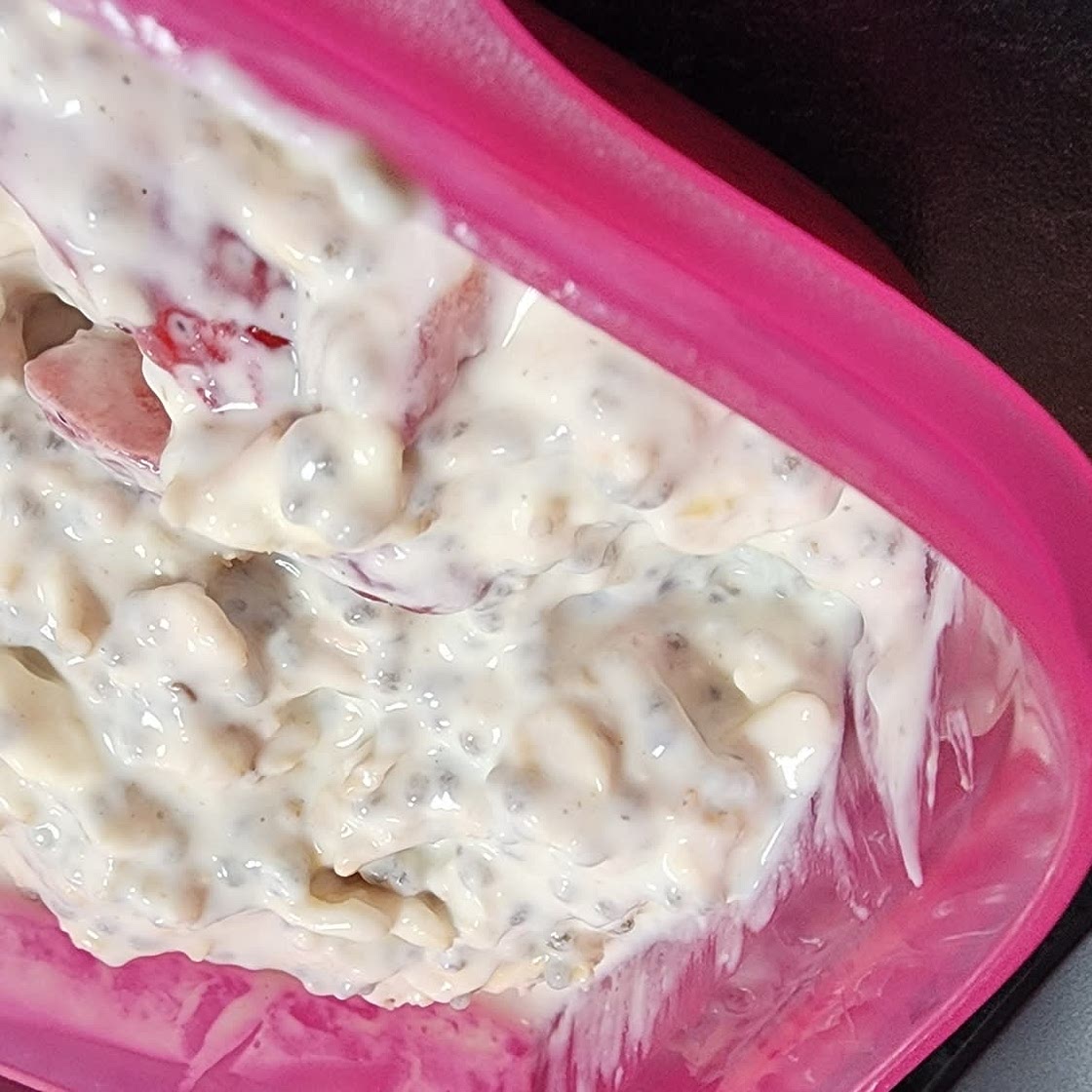 Strawberry Cheesecake Overnight Oatmeal Recipe
