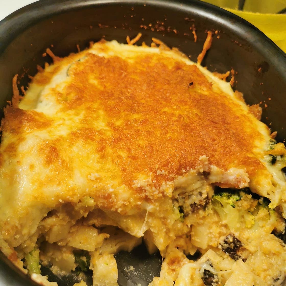 Brokkoli-Nudelauflauf mit Veganer Käsesauce