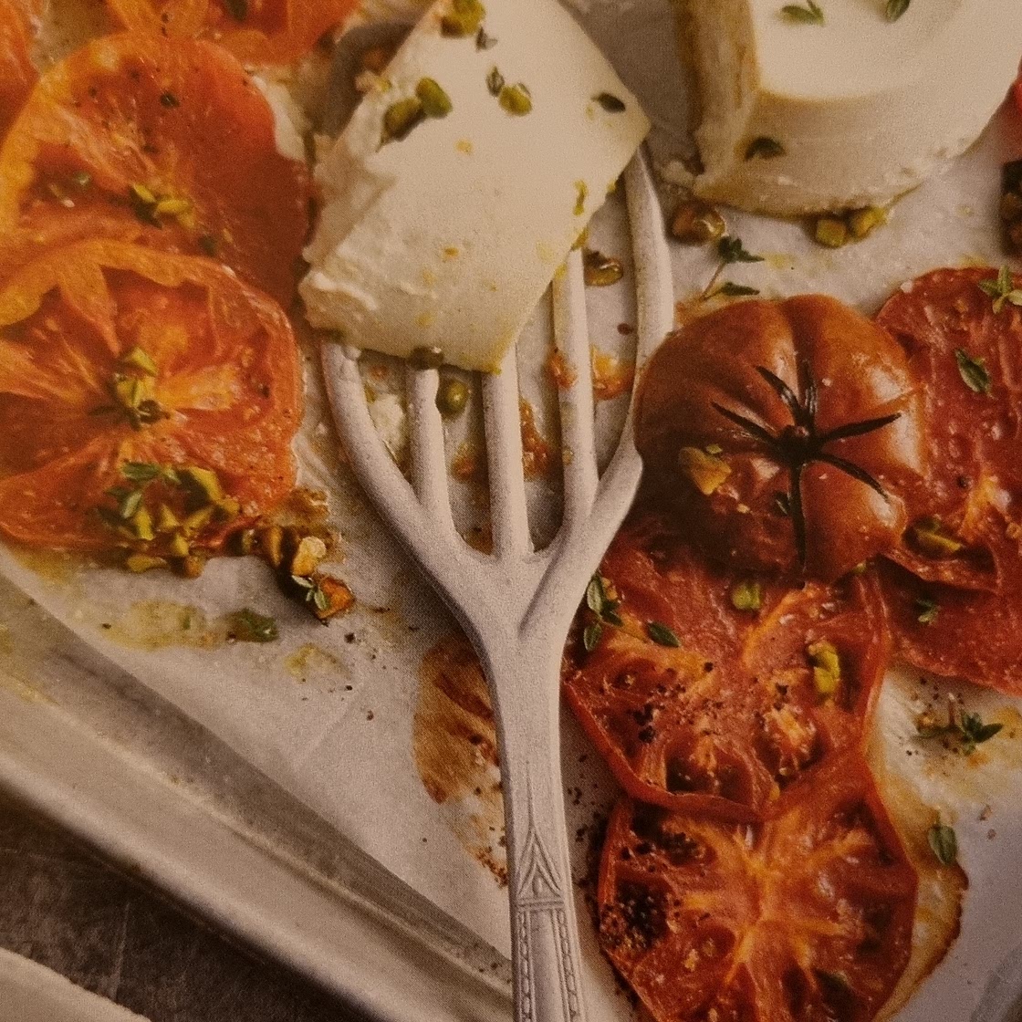 Ofentomaten mit Ricotta und Knäckebrot
