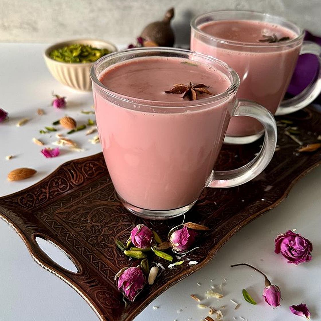 Kashmiri Chai, also called noon chai or pink tea, is a rich and creamy, yet spicy flavoured tea. Full recipe on my blog. Link in bio. 