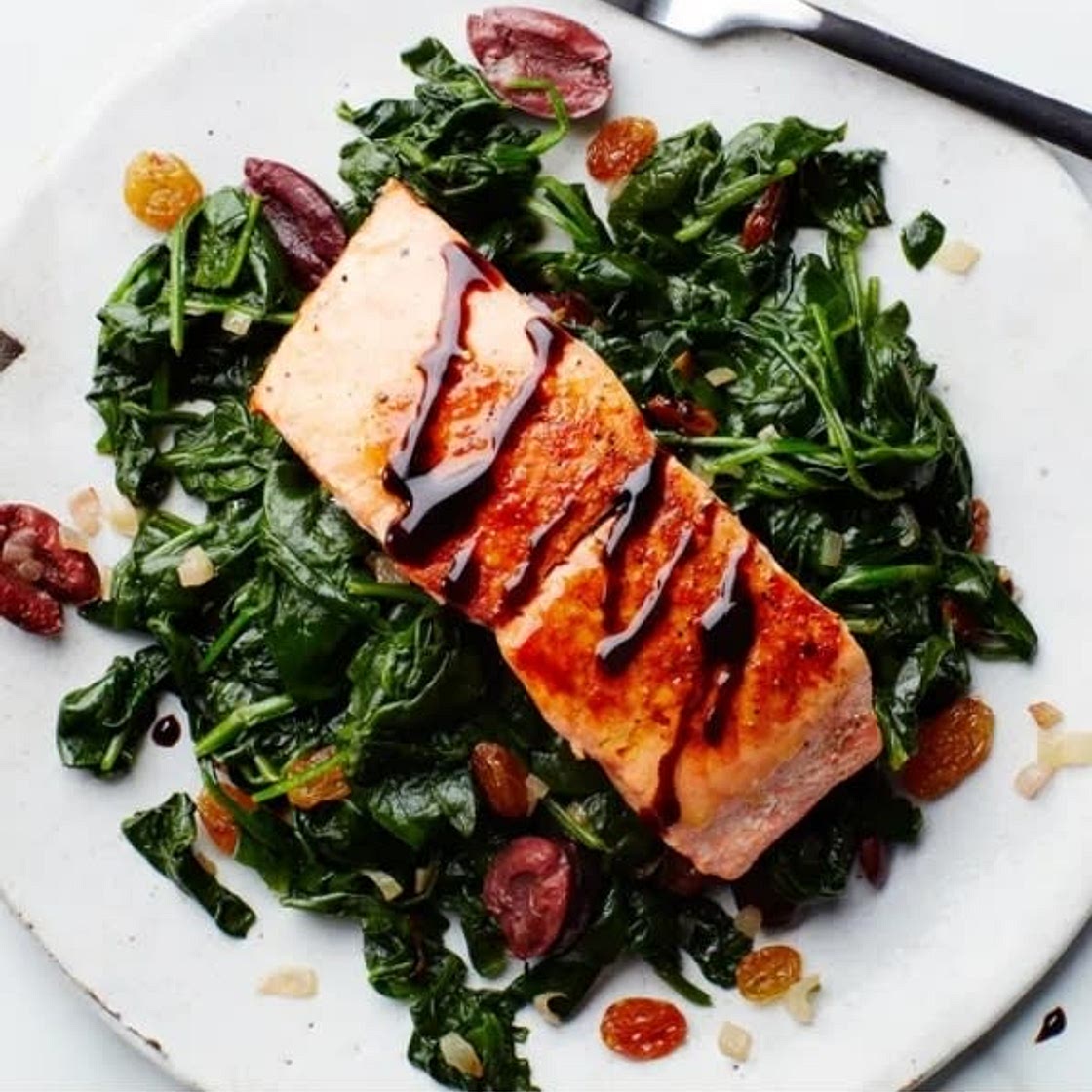 Balsamic salmon with cherry tomatoes and spinach