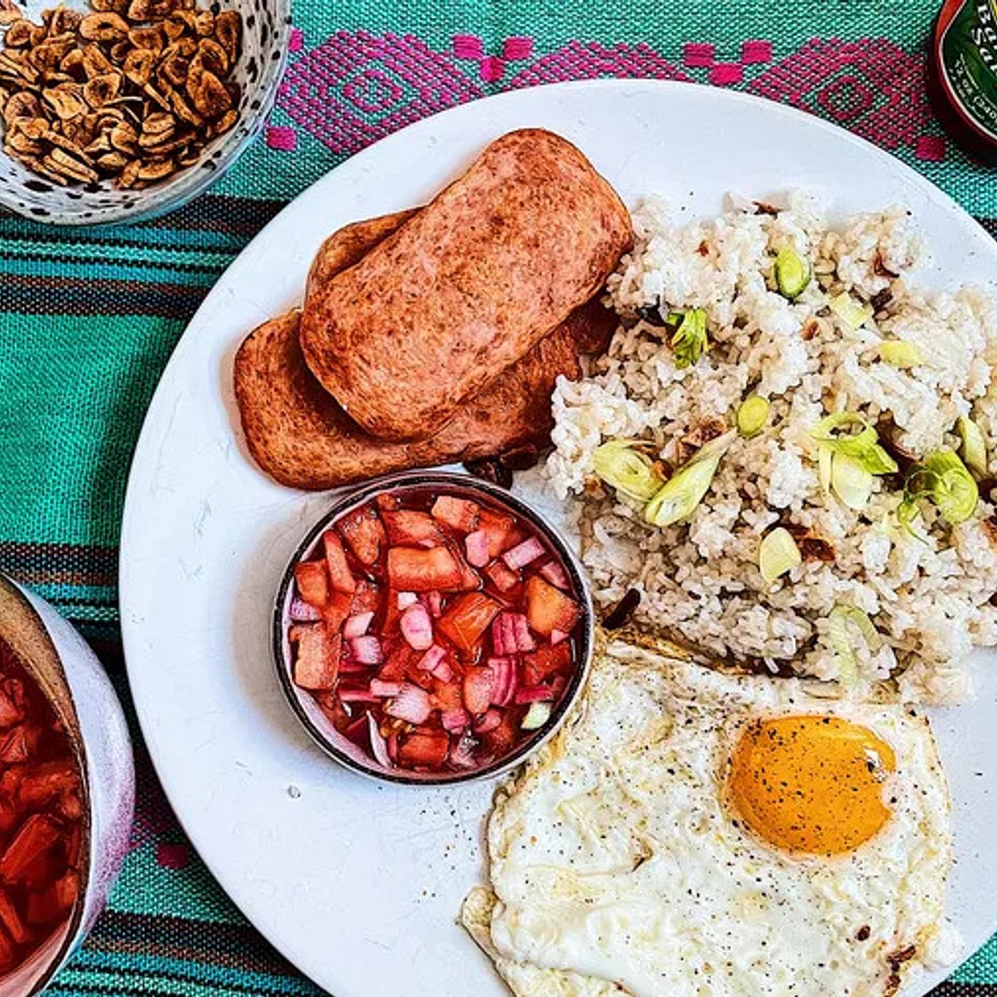 Spamsilog with sawsawan (Spam and fried garlic rice with vinegar sauce)