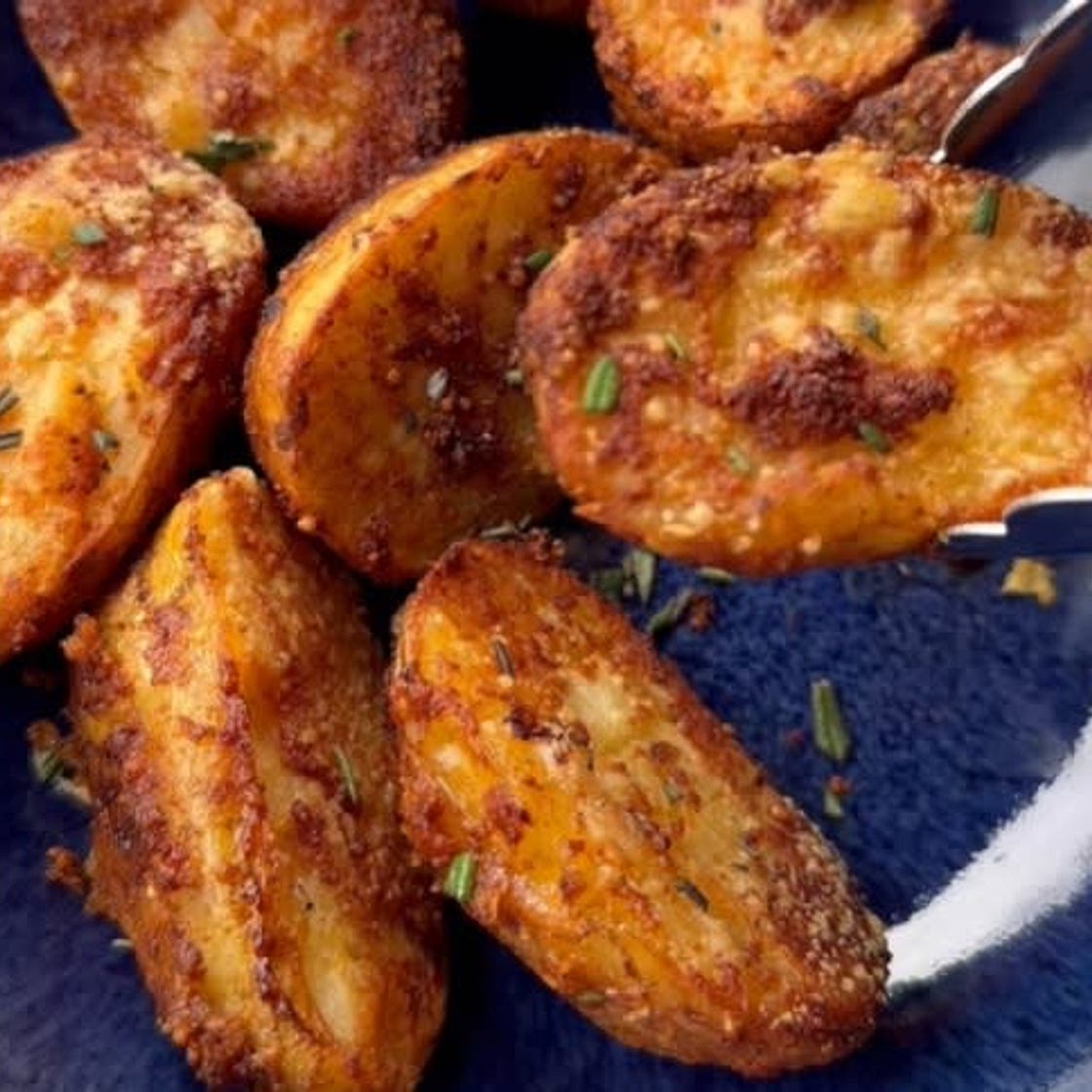 Air Fryer Crispy Parmesan & Butter Potatoes