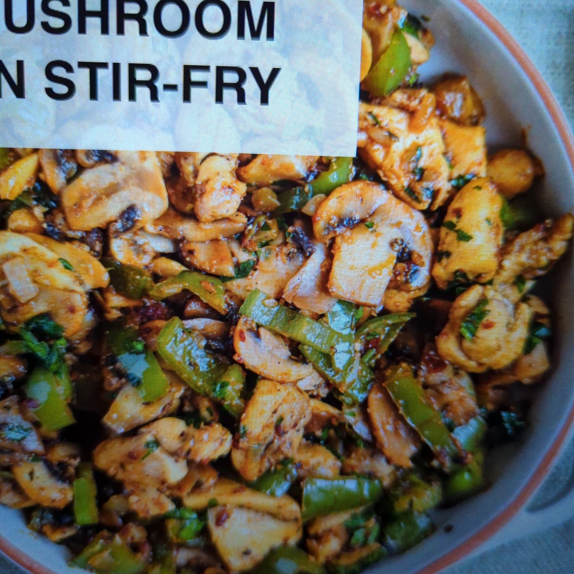 GARLIC MUSHROOM & CHICKEN STIR-FRY