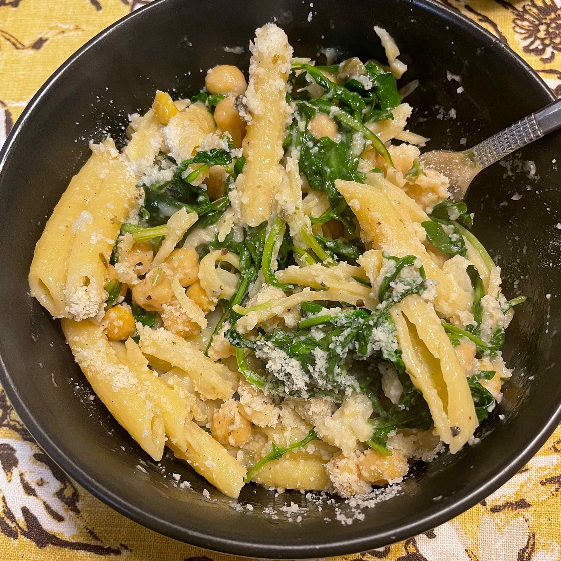 Lemony Pasta With Cauliflower, Chickpeas, and Arugula