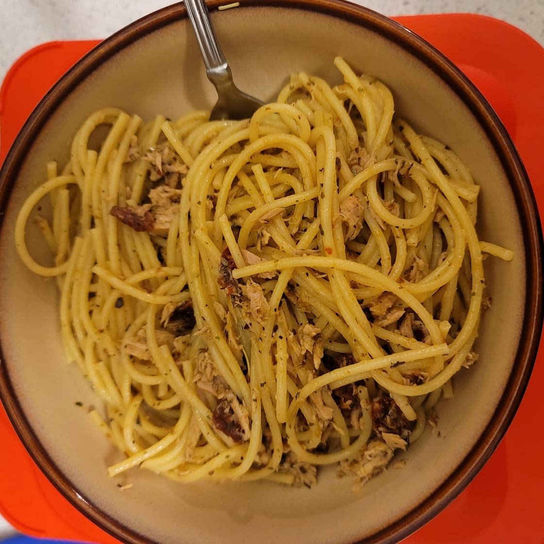 Tuna pasta with olive oil and garlic