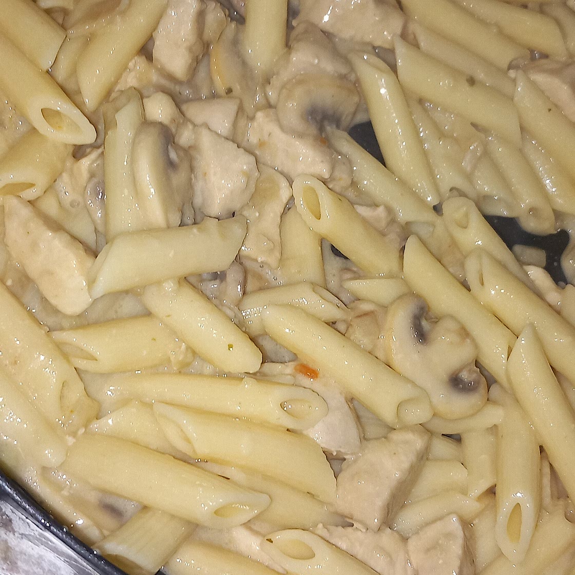 Creamy chicken and mushroom pasta
