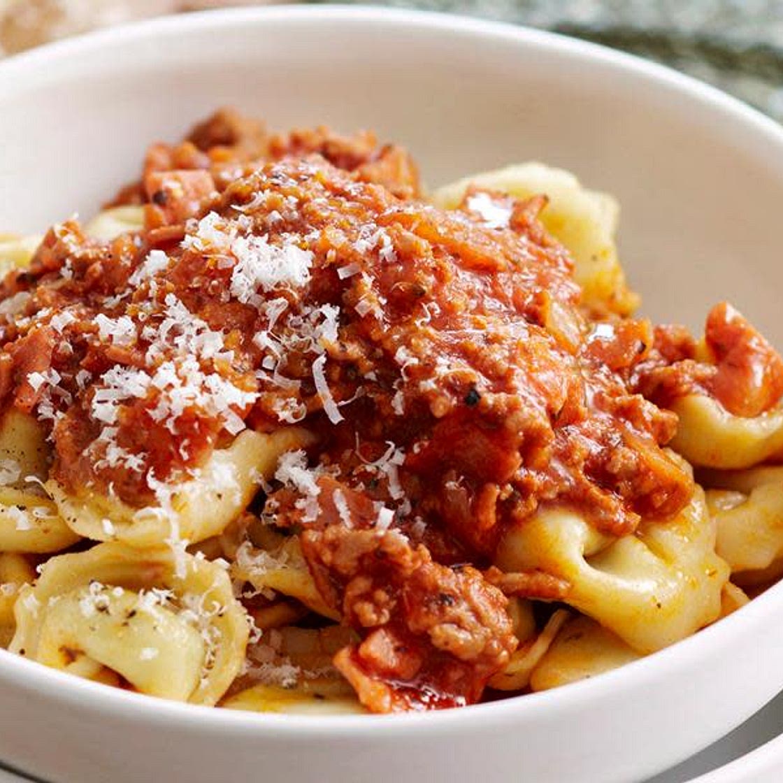 Tortellini mit Veggie-Bolognese