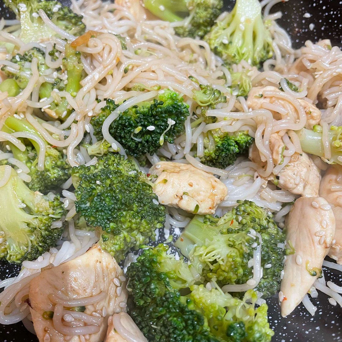 15-Minute Chicken Stir Fry Noodles
