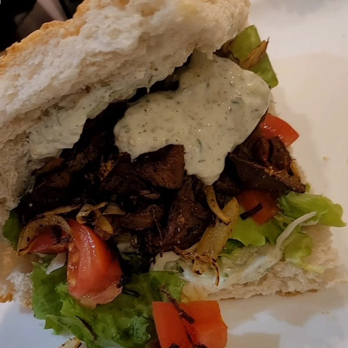 Tofu Döner Kebab mit Skyr-Knoblauch-Dip