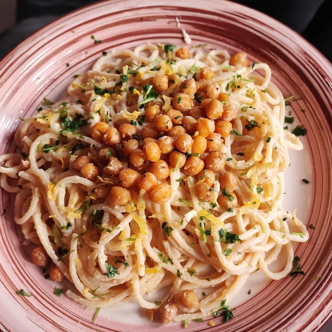 5-ingredient lemony chickpea and tahini tagliatelle