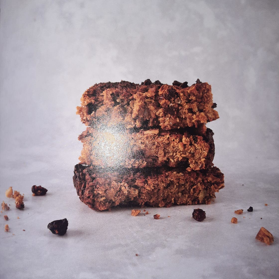 Peanut bitter and berry flapjacks
