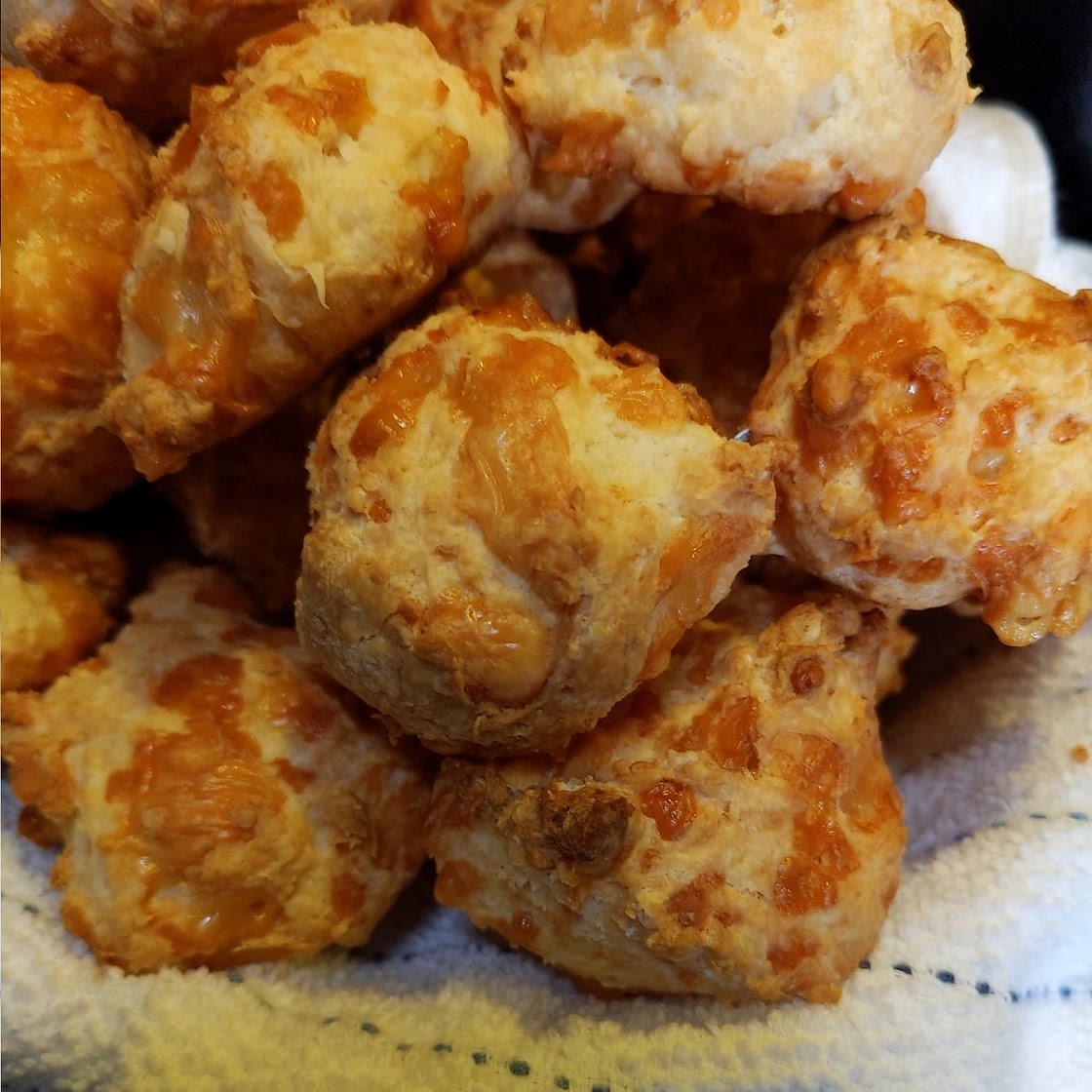 Pao de Queijo (Brazilian Cheese Bread)