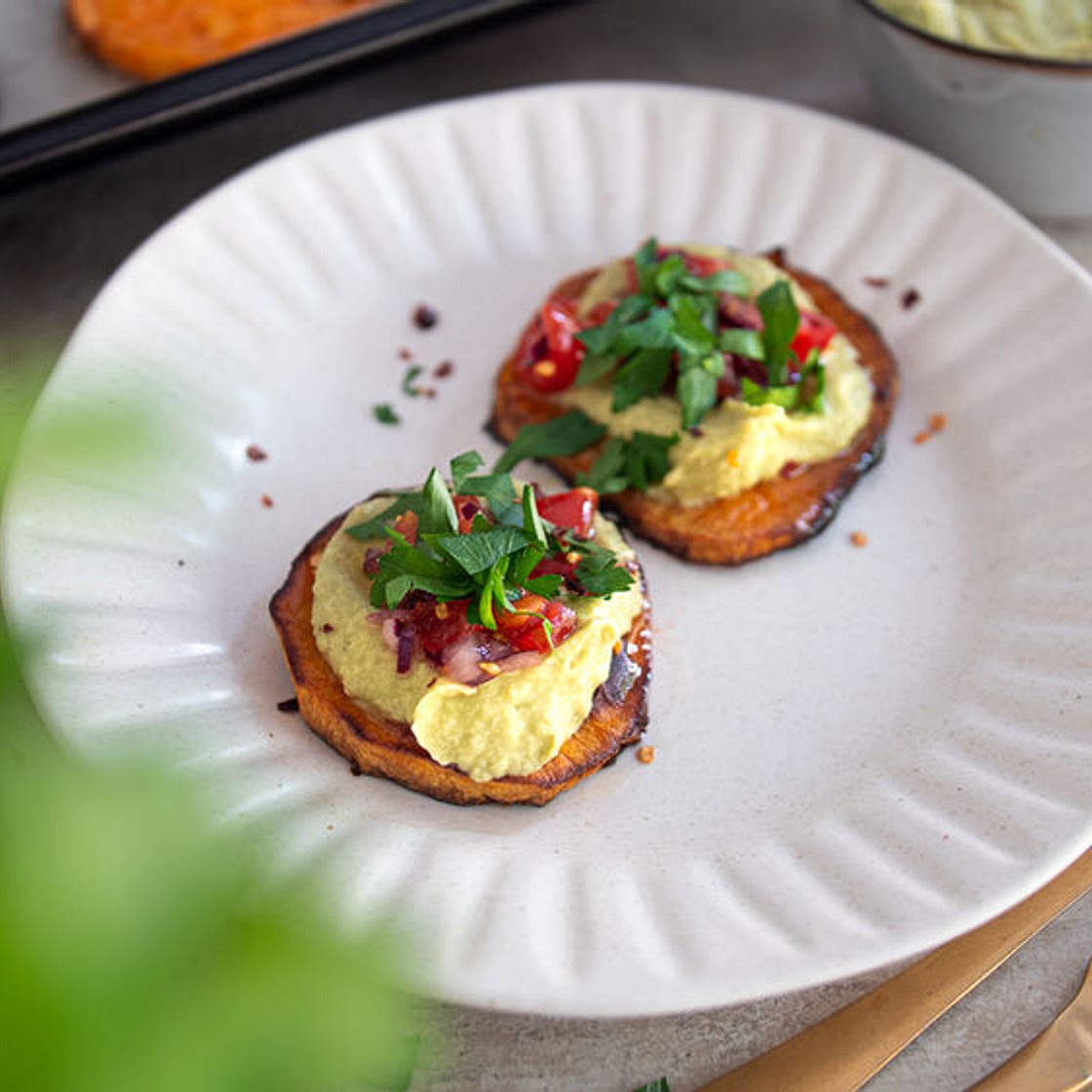 AVOCADO HUMMUS ON SWEET POTATO TOAST