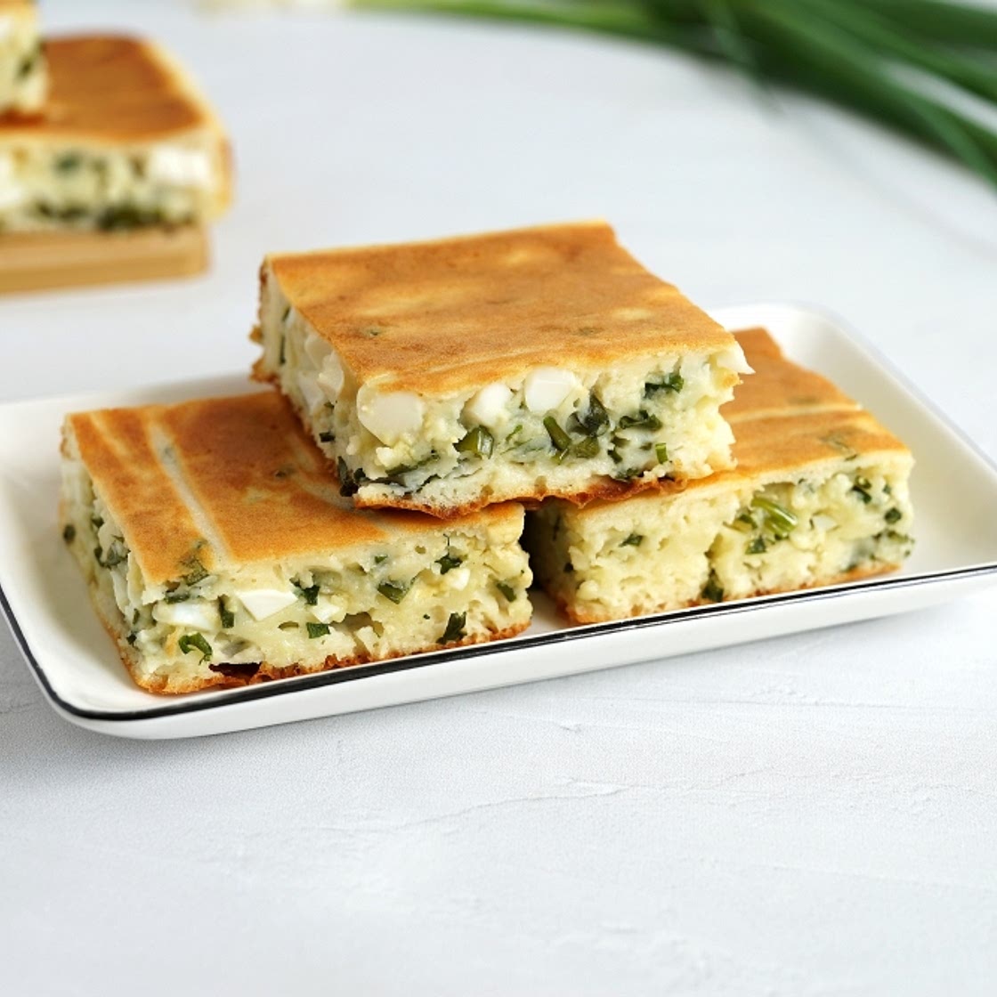 Ленивый заливной пирог с луком и яйцом