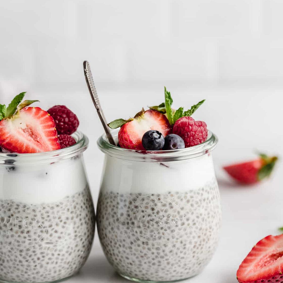 Protein pudding with fruits and nuts