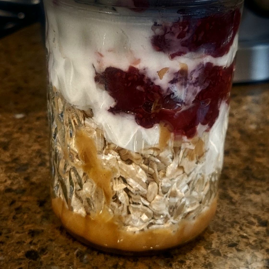 Peanut butter and Jelly Overnight Oat Parfait
Calories: 272
Protein: 14 g
Net Carbs: 24 g
Fat: 12.2