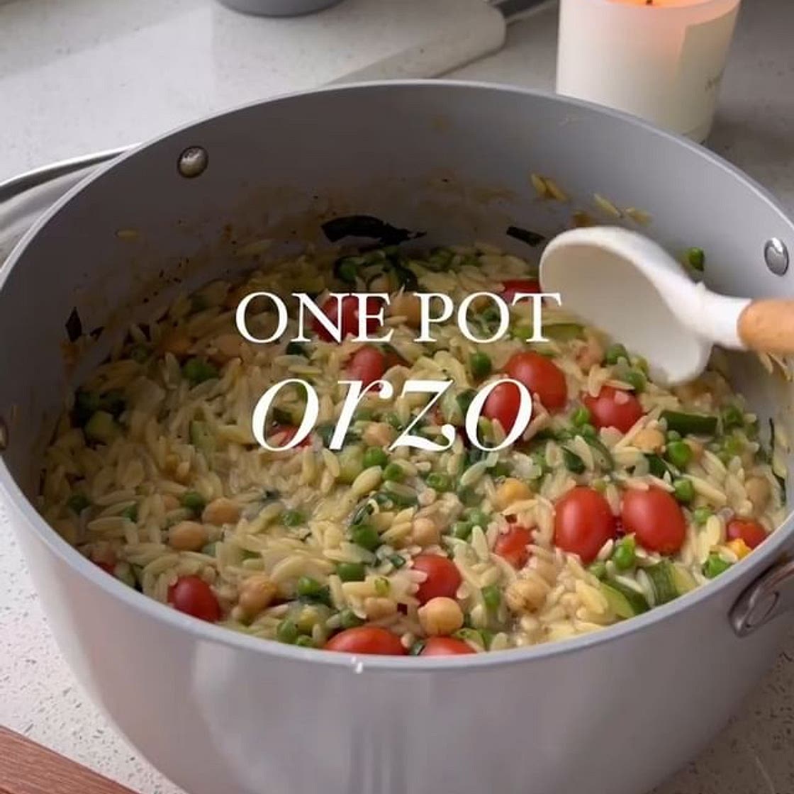 bookmark this ONE-POT HEALTHY ORZO recipe (10 minute dinner!)🍲✨ Recipe by Ingredients: 1 tbsp olive oil 1 cup diced yellow onion 1 tbsp minced garlic 1 can chickpeas rinsed and drained 2 cups cherry tomatoes 1 cup diced zucchini 16 oz orzo 6 cups water 1 