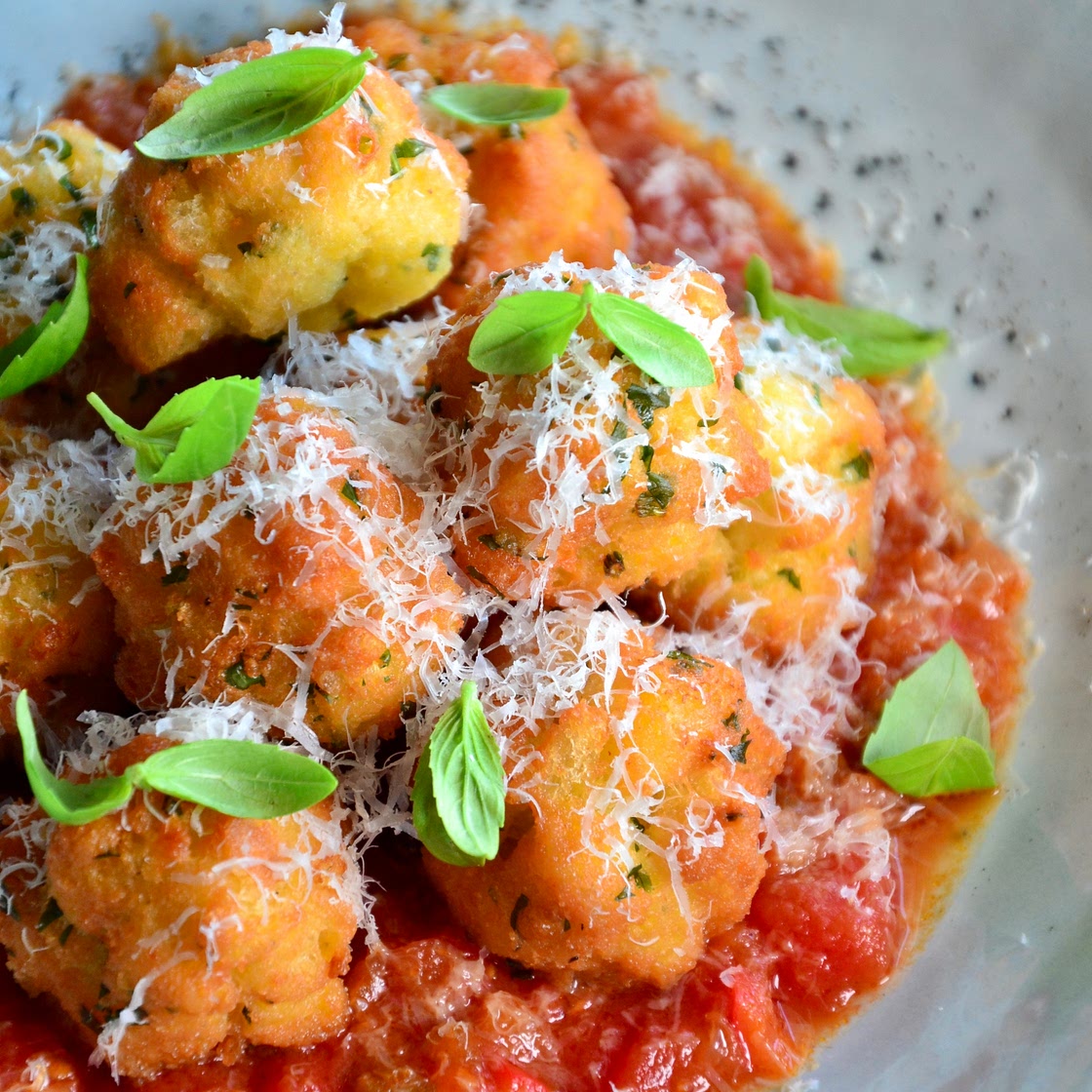 Pallotte cacio e ova - Cheese and bread meatballs (meatless)