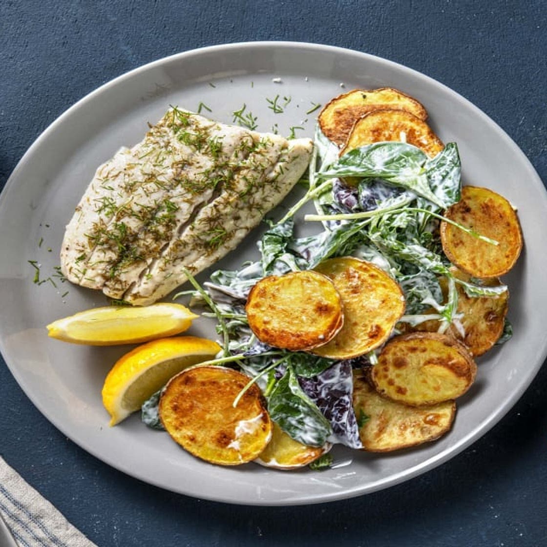 Gedämpfter Seelachs mit Dillmarinade Bei diesem Gericht wird 50% weniger CO2e durch Zutaten verursacht als bei einem durchschnittlichen HelloFresh Rezept