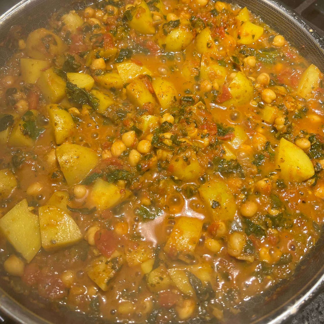 Spinach, chickpea and potato curry