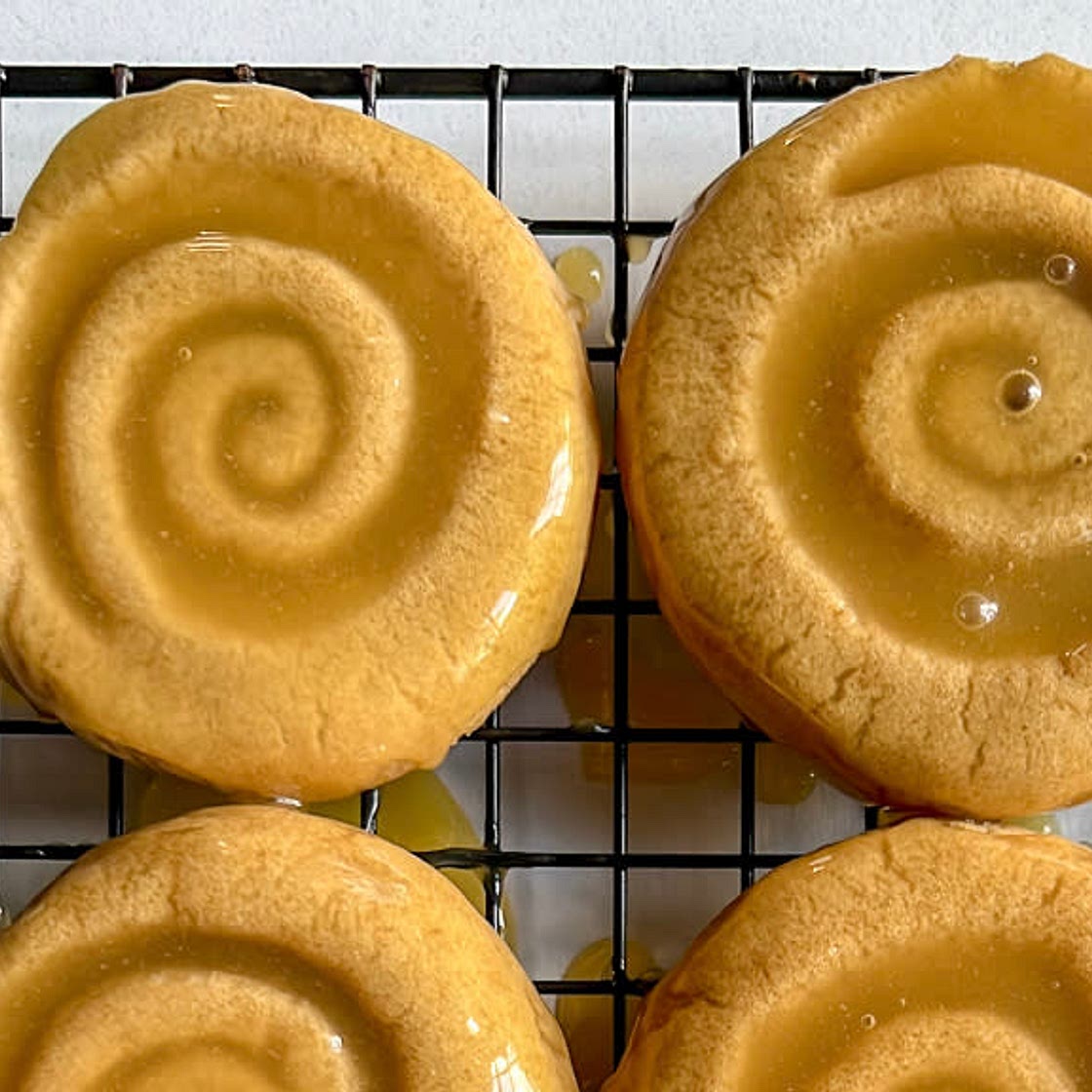 Crumbl 🙀 Honey Bun Cookies