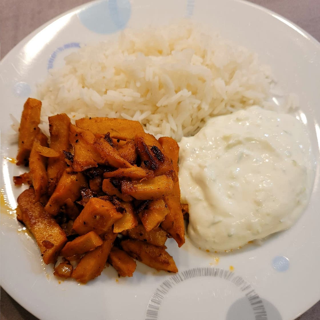 Gyros mit Tzatziki und Reis