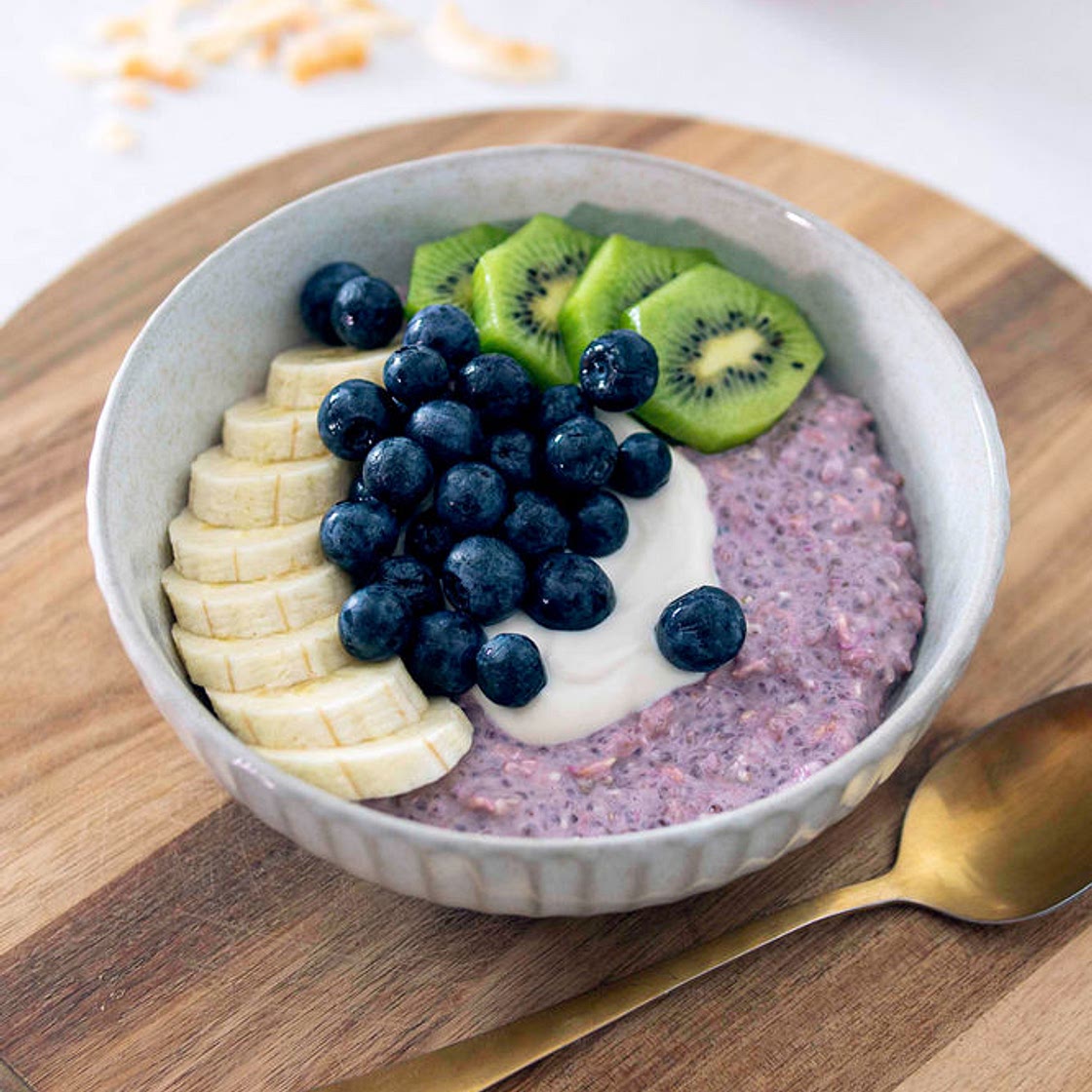 PINK QUINOA OVERNIGHT OATS