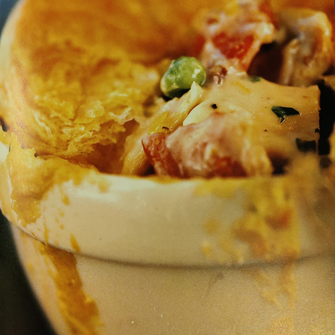 Chicken, ham and mushroom crusty puff pies