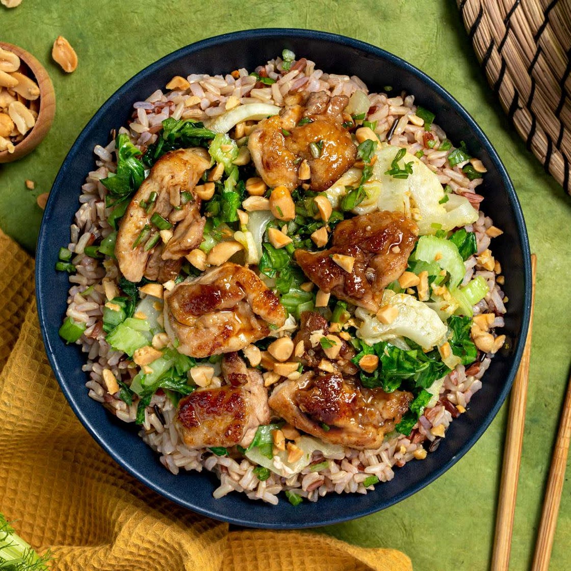 Poulet impérial kung pao (spécialité sichuanaise à la sauce soja et cacahuètes)
