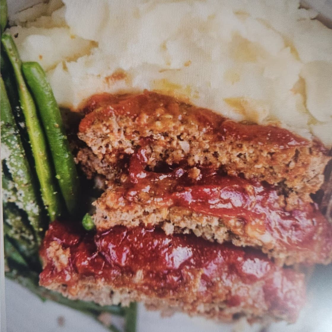 Meartloaf, Mashed Potatoes, Green Beans
