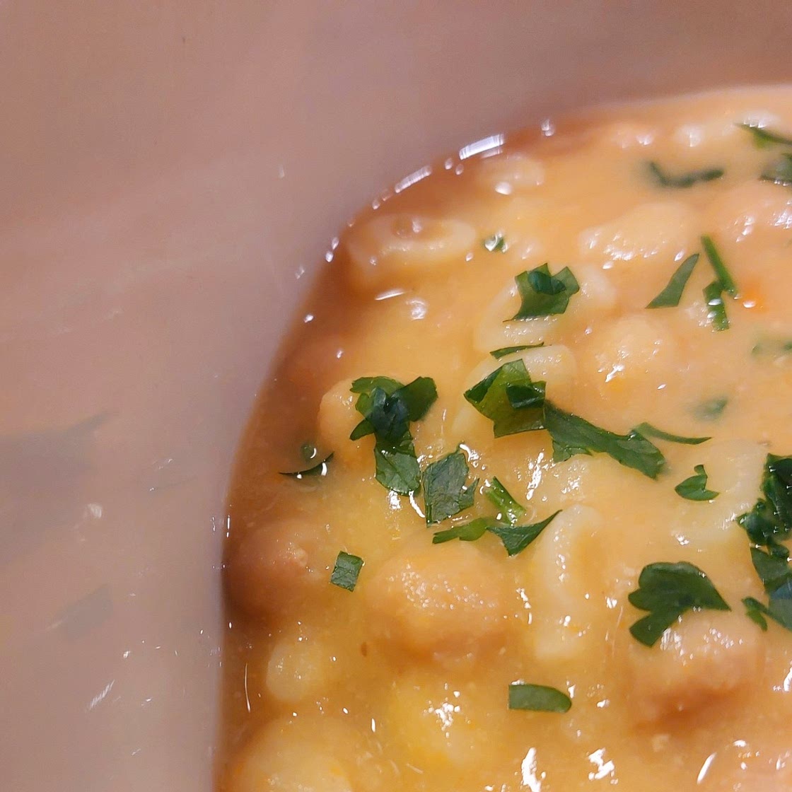 Chickpeas and pasta soup