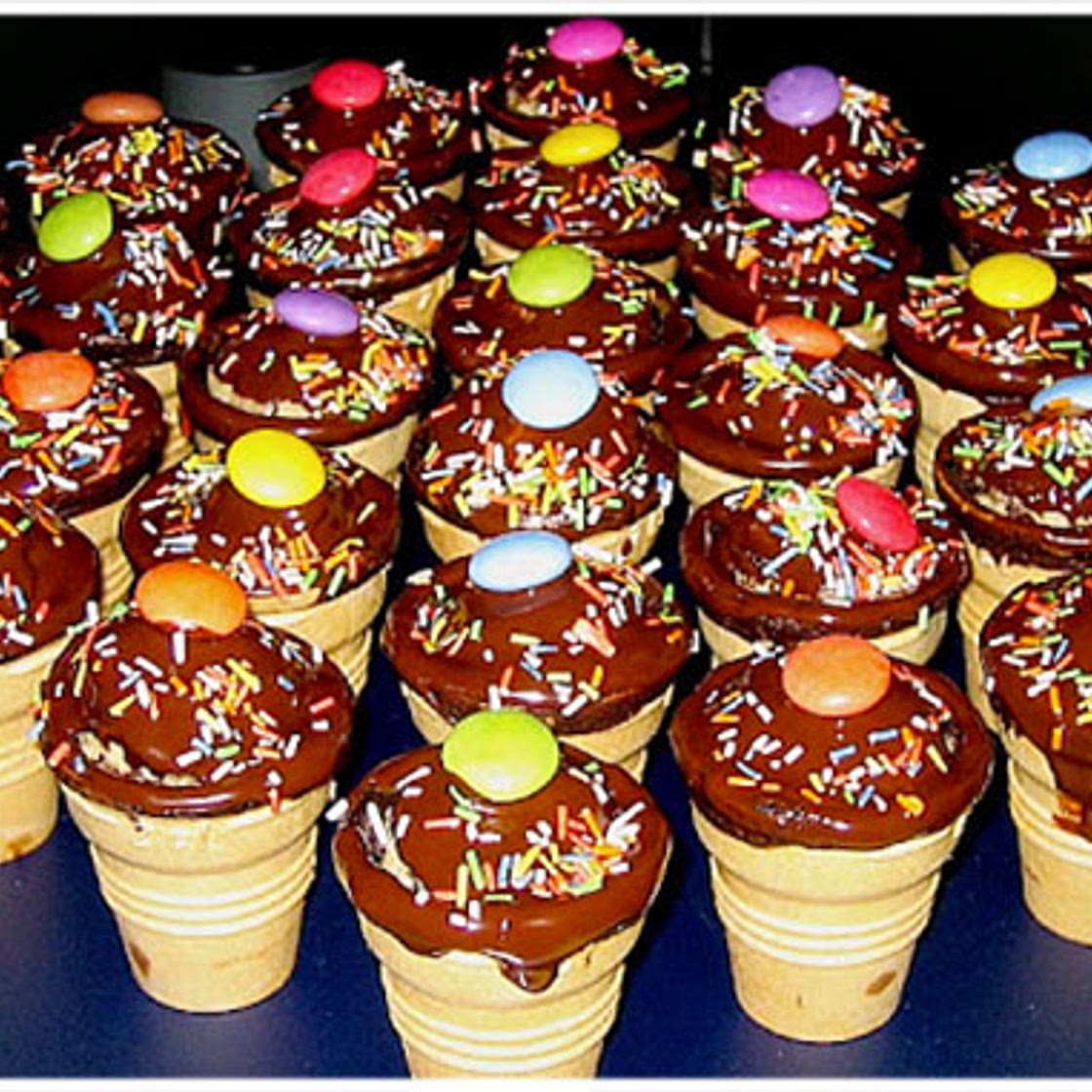 Kleine Kuchen im Waffelbecher