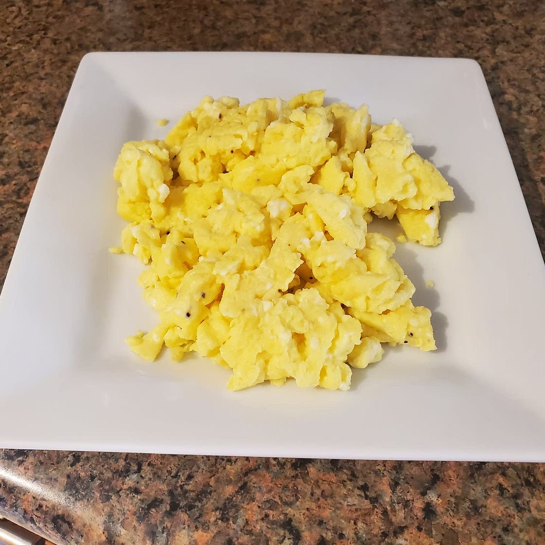 How to Make Fluffy Moist Scrambled Eggs