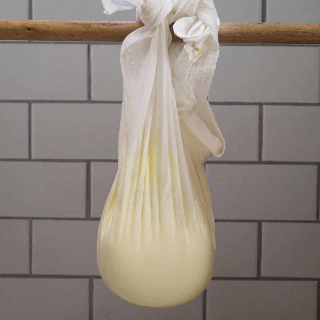Homemade Strained Yogurt (Salcë Kosi)