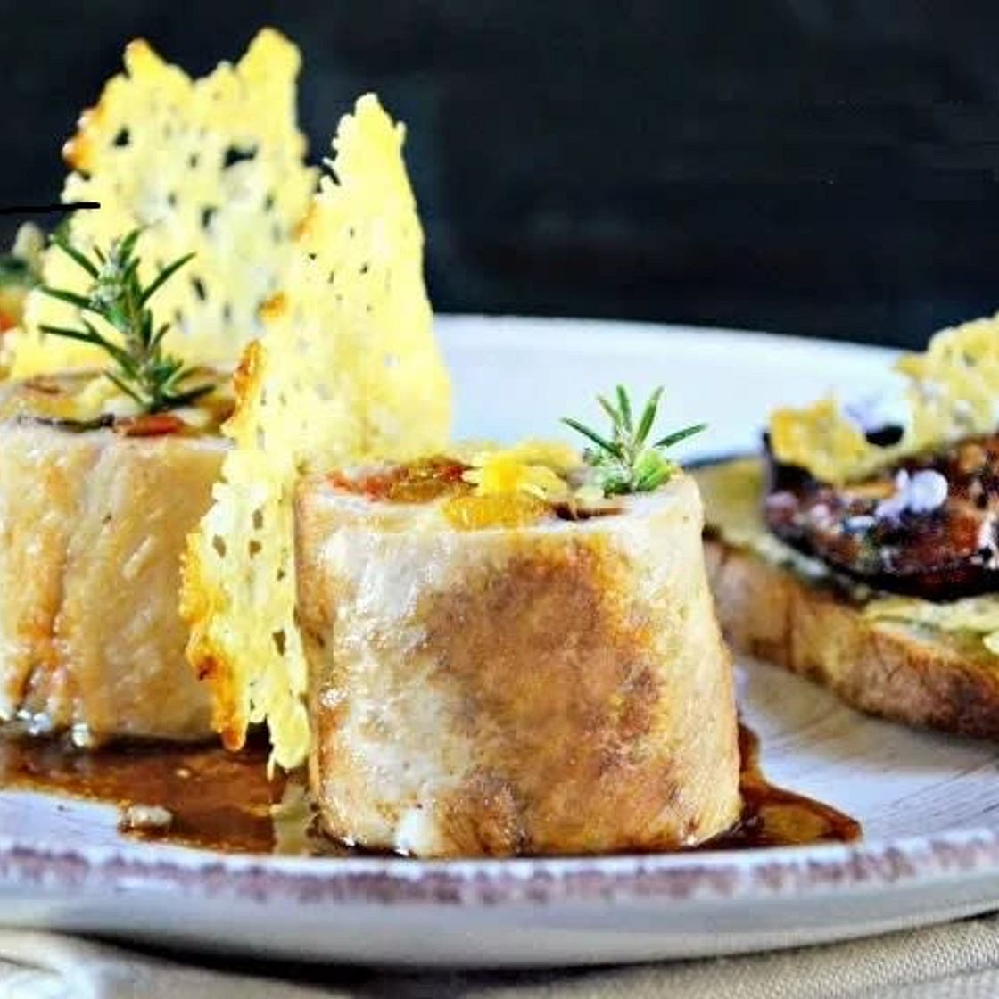 Ballotine de poulet à l'ossau iraty et foie gras a la plancha