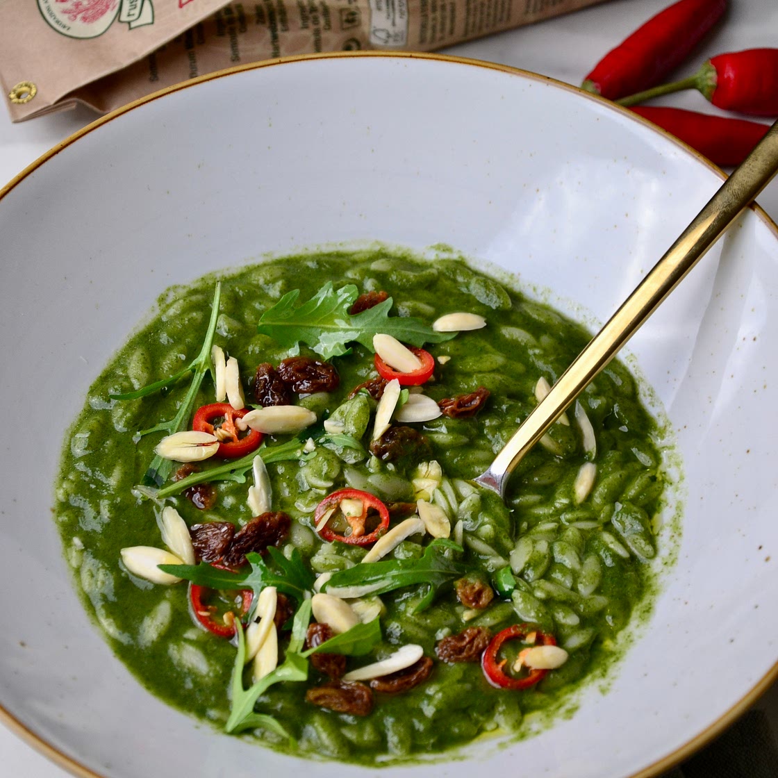 ITALIANO - Orzo con cicoria, uvetta, peperoncino e mandorle