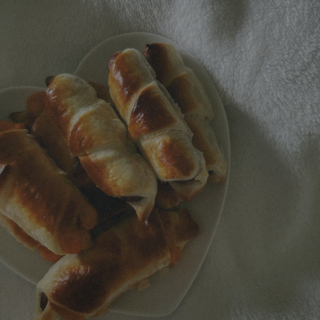 Pigs in a blanket with cheddar