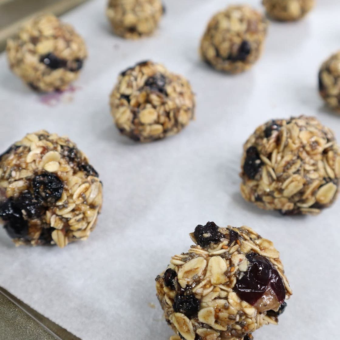 Healthy Blueberry Energy Bites