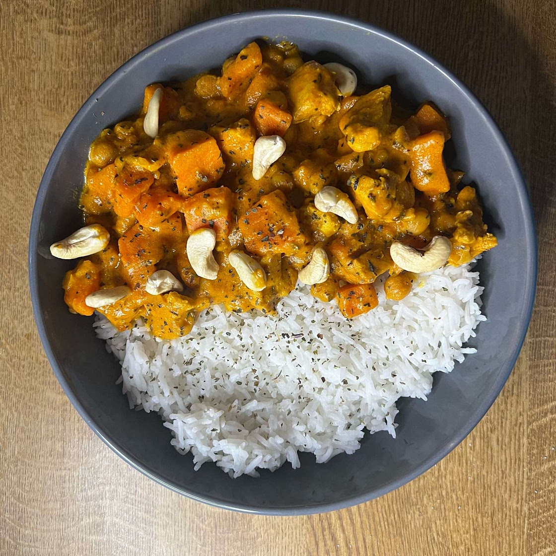 Süßkartoffel-Kichererbsen Curry mit Kokosmilch