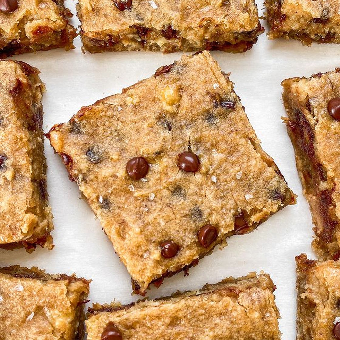 High Protein Peanut Butter Banana Bread Bars (paleo/v/gf) 🍌 these went viral last year with over 3 million of you loving them, and for good reason. the most delicious squares, featuring crackly tops and the fudgiest texture! to my fellow peanut butter and